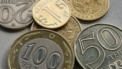 За год тенге ослаб только к рублю – Нацбанк