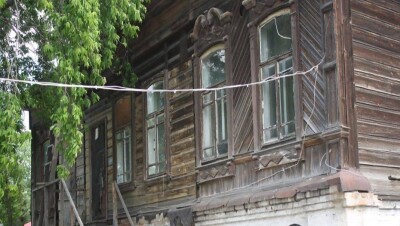 В СКО рушится столетний особняк из-за того, что его жителей некуда переселить