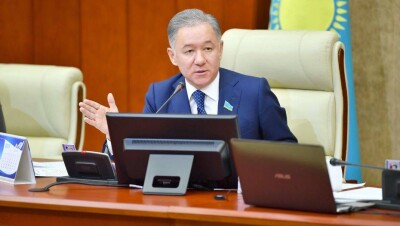 "Вы доплачиваете не за знание языка, а за сертификат". Нигматулин раскритиковал МОН за формальный подход