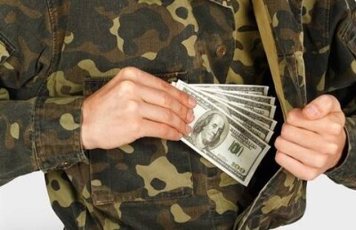В Петропавловске за взятку задержали военкома