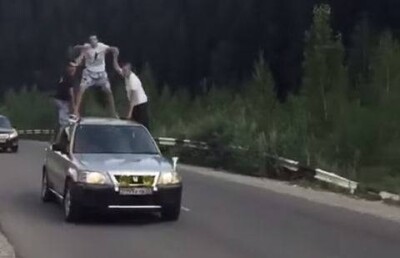 Трое парней прокатились на крыше внедорожника в Алматы