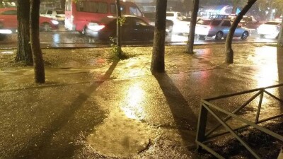 Ливень затопил центральные улицы и часть домов в Алматы