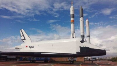 Макет космического корабля установили на левобережье Астаны