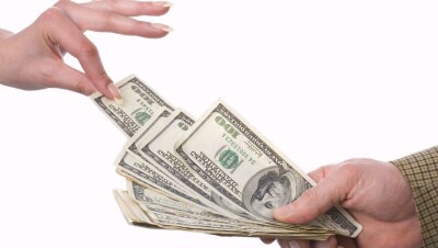 Дело о взятке чиновницы из акимата Павлодарской области рассмотрели за одно заседание