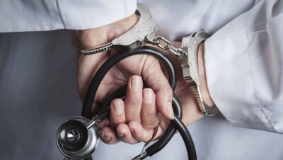 Многомиллионные хищения в больнице Алматы: перед судом выступил главврач клиники