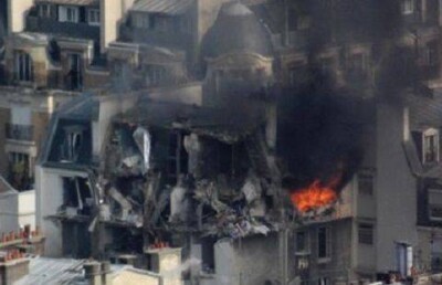 В центре Парижа произошел взрыв в жилом здании