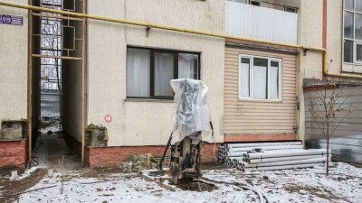 Несносный дом. Почему накренившуюся в Алматы многоэтажку укрепляют за счёт бюджета