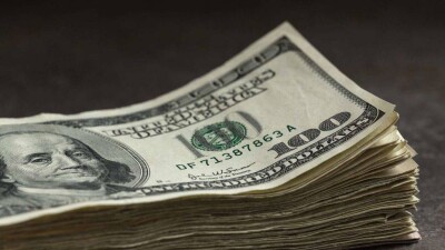 Курс доллара на выходные составил 384,05 тенге