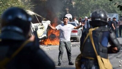 Беспорядки в центре Бишкека завершились разгоном толпы силовиками