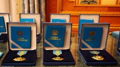 Токаев присвоил звание "Қазақстанның Еңбек Ері" врачам из Кокшетау и Актобе – посмертно