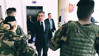 Бывшего премьер-министра Франции приговорили к реальному сроку за трудоустройство жены