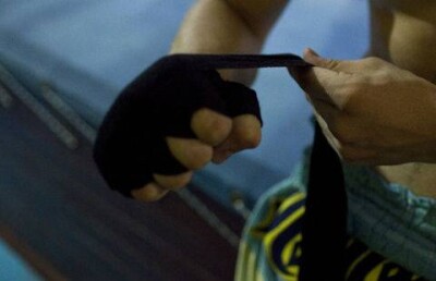 Бой с тенью затеял мужчина на улице Караганды