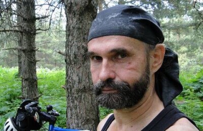"Обнажённая казахстанская фотомодель выбросилась из окна офиса известного бизнесмена"