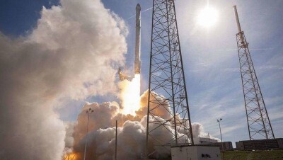 SpaceX запустила ракету Falcon 9 с семью спутниками 
