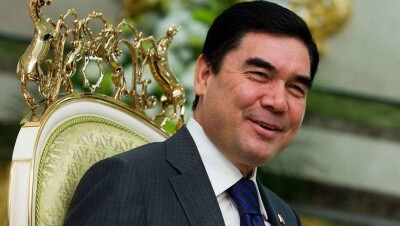 Президент Туркменистана разрешил взять отпуск всем чиновникам, кроме одного