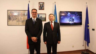 Французского полицейского наградили за спасение утопающего в Астане
