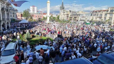 Митингующие в Грузии потребовали наладить отношения с Россией