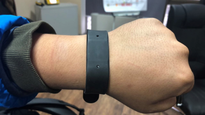 В "Астана LRT" представили транспортные карты для детей в виде браслетов и брелоков