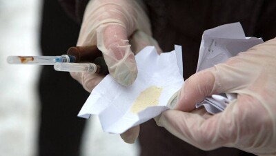 Полицейский в Костанае регулярно брал взятки героином