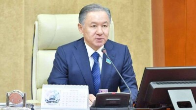 Нигматулин: В соцсетях обсуждают, что некоторые мажилисмены сейчас отдыхают за границей. Это ложь