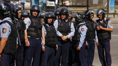 Алматинцев просят не поддаваться панике при виде спецтехники и большого количества полицейских