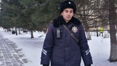 Полицейский спас семерых детей во время пожара в Кокшетау