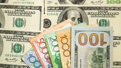 Доллар подорожал на бирже на три тенге на фоне падения цен на нефть