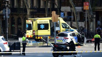 Во время теракта в Барселоне под колёсами фургона погиб ребёнок-иностранец