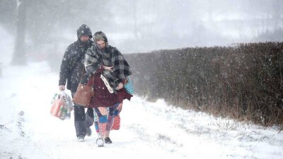 Стихия в Великобритании: трое человек погибли, закрыты школы, остановлены поезда
