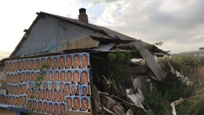 В акимате рассказали об имуществе астанчанки, обклеившей дом портретами Назарбаева