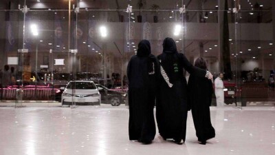 В Саудовской Аравии женщинам разрешили самостоятельно выезжать за рубеж