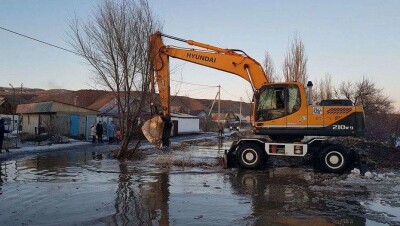 В Талдыкоргане талые воды затопили дачный массив