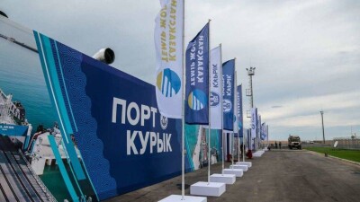 В казахстанском порту Курык трудоустроили более 300 человек