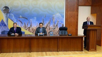 Сагинтаев поручил Шукееву ускорить темпы работы министерства сельского хозяйства