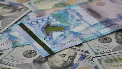 Лучший за четыре месяца курс тенге к доллару отмечен на бирже 