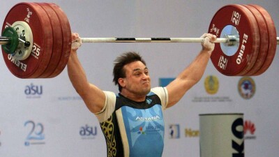 Китайский штангист опередил Ильина на 47 кг и стал чемпионом мира в Паттайе