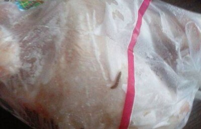 Курицу с червём купил житель Семея