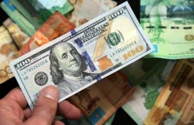 Тенге опустился до рекордной за четыре месяца отметки