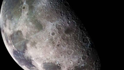 Китай запустил спутник для исследования тёмной стороны Луны 