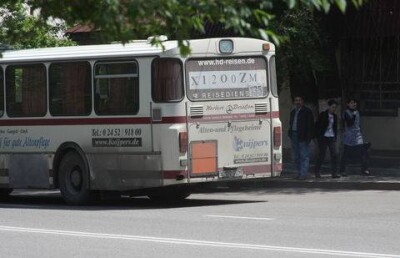 В Шымкенте пассажирка автобуса получила переломы ног из-за лопнувшего колеса