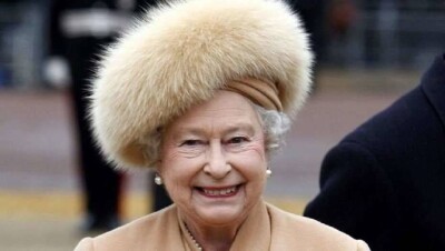 Елизавета II отказалась от одежды с натуральным мехом
