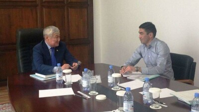 Помочь решить проблемы с долгами ФК "Актобе" пообещал Бердыбек Сапарбаев