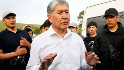 Алмазбеку Атамбаеву предъявили обвинение в убийстве