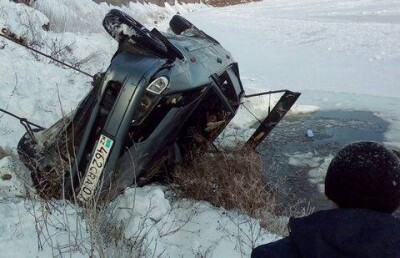 Труп в машине подо льдом нашли водолазы в ЗКО