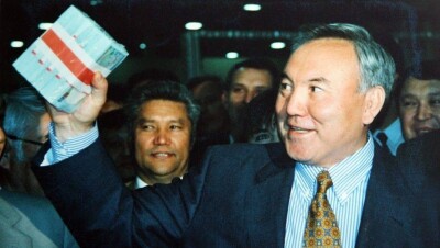 25 лет независимости. 1995 год – новая Конституция, собственные тенге и продление полномочий Президента