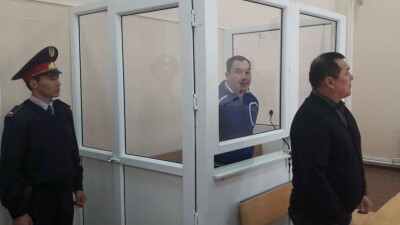 В Уральске пять лет тюрьмы дали полицейскому, избившему водителя за отказ дать взятку