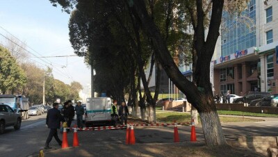 В банке ВТБ после стрельбы у здания усилили меры безопасности