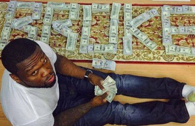 Объявивший себя банкротом 50 Cent устроил фотосет с пачками долларов