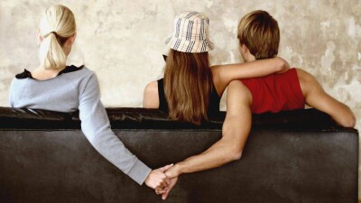 Ревнивая капитан полиции незаконно арестовала свою соперницу в ВКО