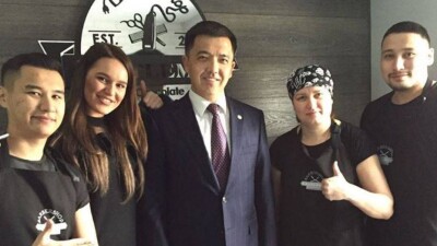 Аким Актобе случайно сделал рекламу салону красоты